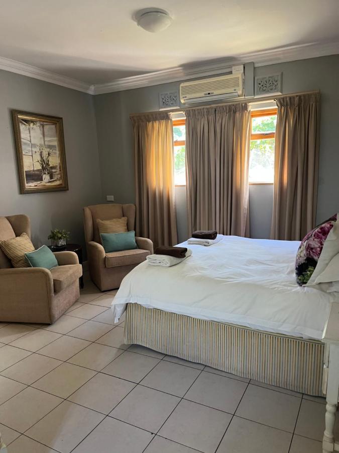 モンタギューThe Vic 1906 Self Catering Unitsアパートメント エクステリア 写真