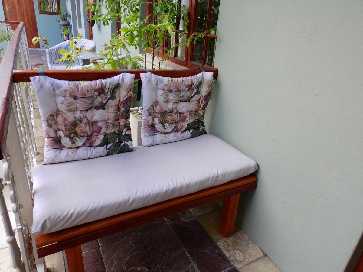 モンタギューThe Vic 1906 Self Catering Unitsアパートメント エクステリア 写真